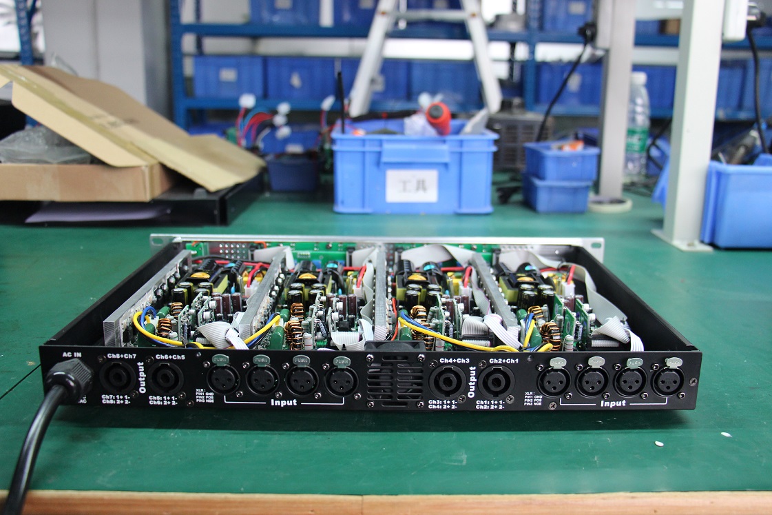 DA2008 1U 8 Channel 300W 4 ohms Class D High End Audio Amplifier