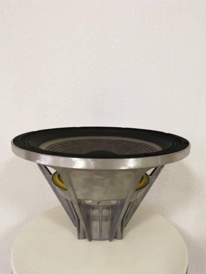 VRX932LAP Single 12 inch Professional Powered Line Array Speaker Box